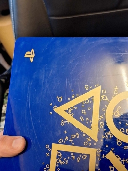 Playstation 4 Slim Days of Play Limited Edition + Zubehör